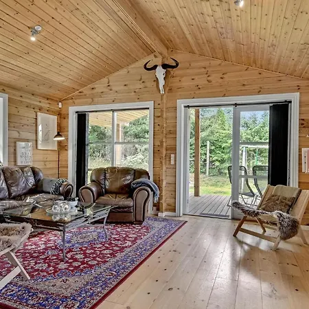 Pet Friendly In With Kitchen