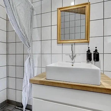 Pet Friendly In With Kitchen Feriehus